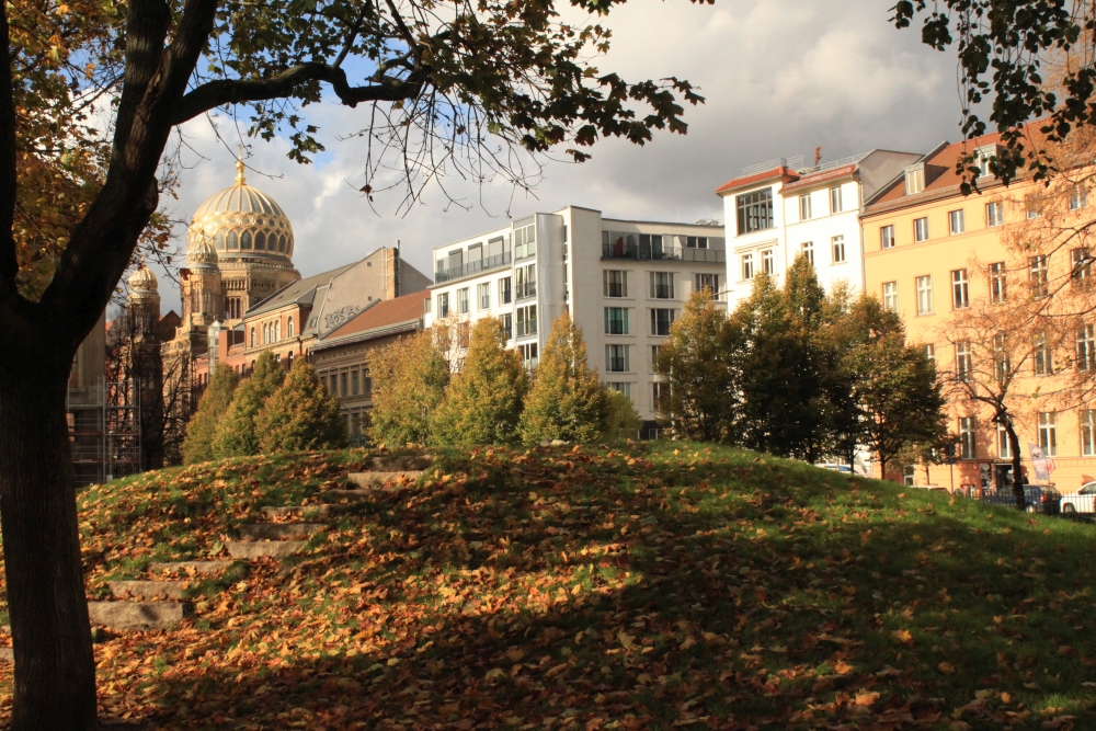 Herbst in Berlin / Monbijoupark an der Oranienburger Straße